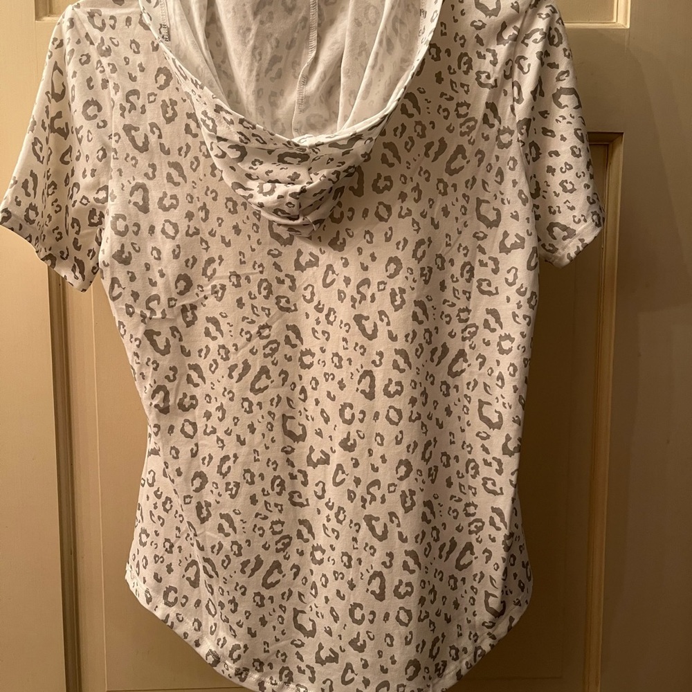 Gray Leopard top